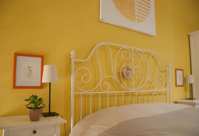 اتاق خانوادگی, B&b Le Comari Salentine