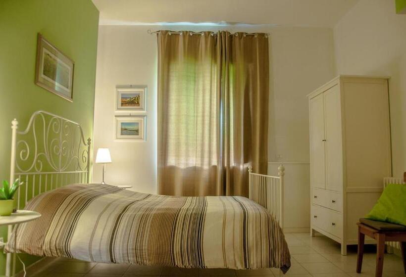 اتاق خانوادگی, B&b Le Comari Salentine