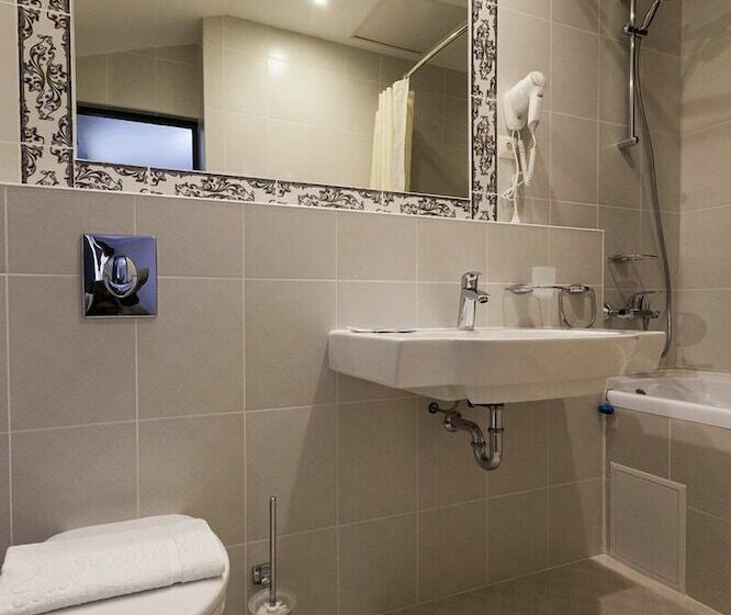 标准单人间, Gatchina