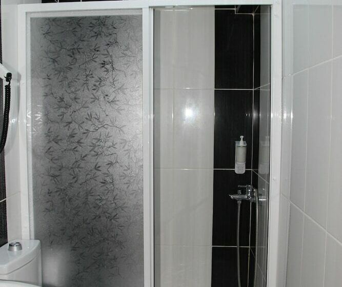 标准间, Grand Ece