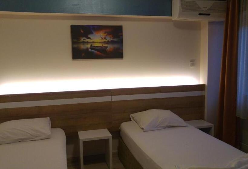 标准间, Grand Ece