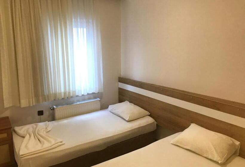 标准间, Grand Ece