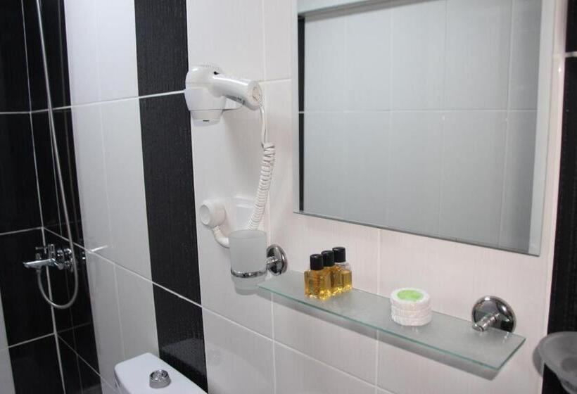 四人标准间, Grand Ece