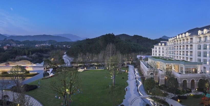 Номер Стандарт, Hilton Garden Inn Hangzhou Lu'niao