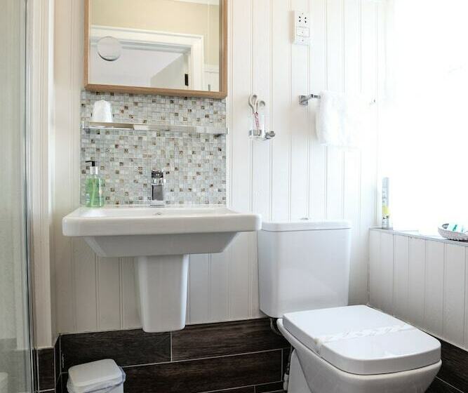 标准间, Anvershiel House