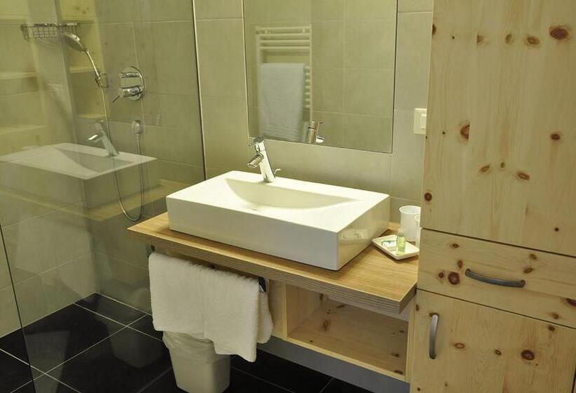 침실 1개 발코니 아파트, Piné