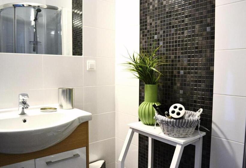 Номер Стандарт Трехместный, Graffit