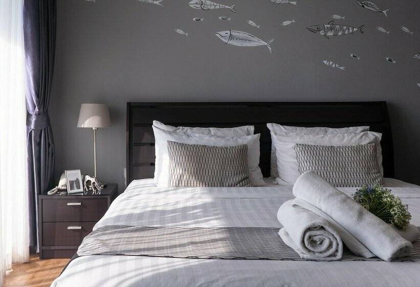 استودیوی سوپریور, Ploen Place Residence