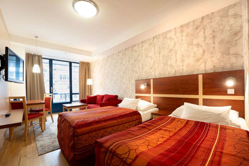 استودیوی سوپریور, Ploen Place Residence