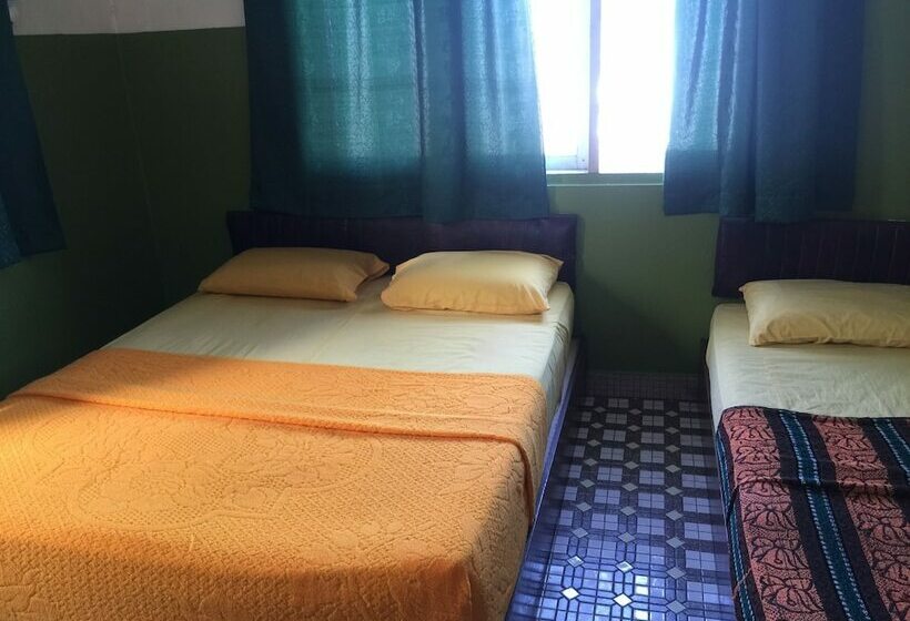 غرفة قياسية ثلاثية, Sri Cemerlang Lodge