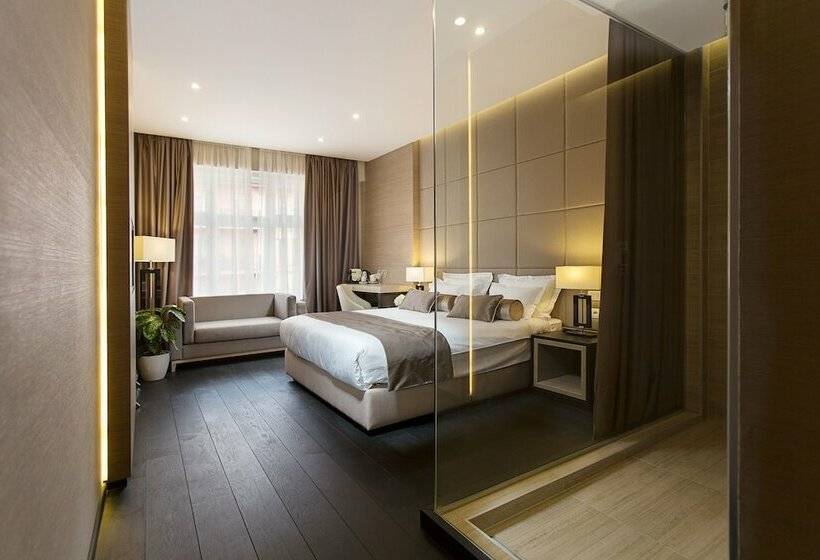 سوییت جونیور, Dominic Smart & Luxury Suites  Republic Square