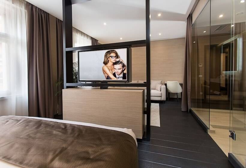 سوییت اجرایی, Dominic Smart & Luxury Suites  Republic Square