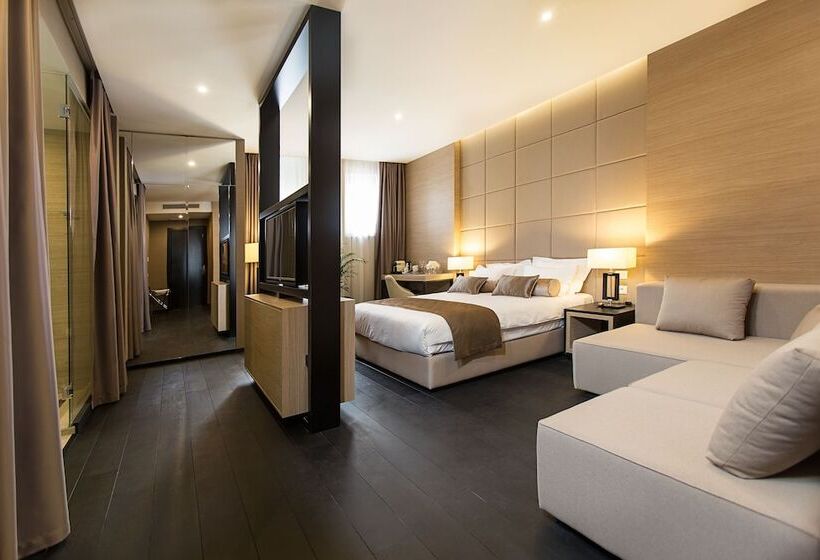 سوییت اجرایی, Dominic Smart & Luxury Suites  Republic Square
