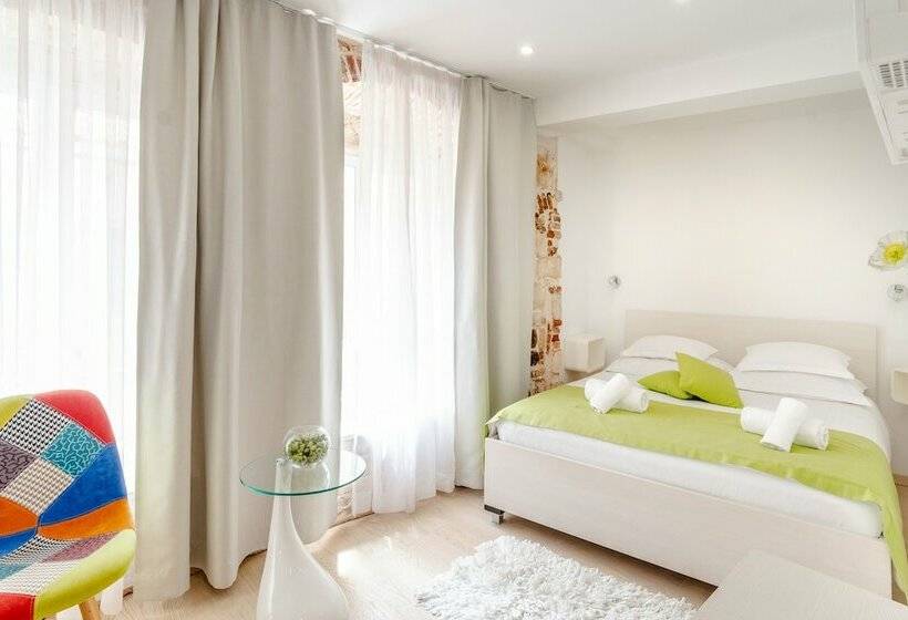 舒适型房间, Palace Tartaglia