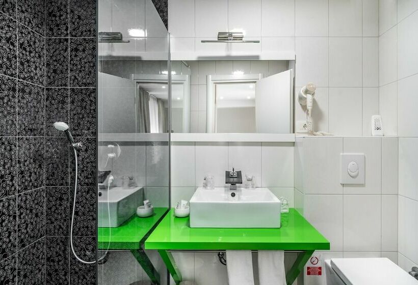 舒适型房间, Palace Tartaglia