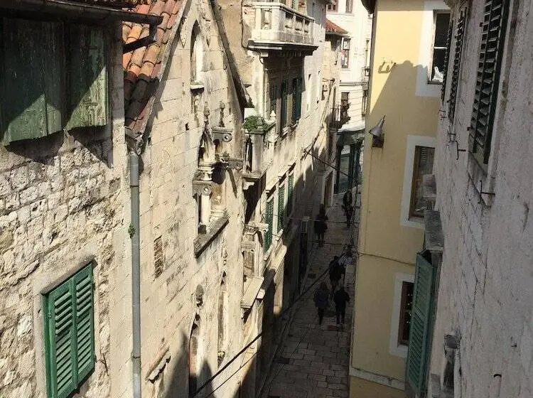 اتاق استاندارد, Palace Tartaglia