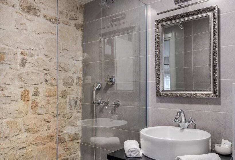 Quarto Deluxe, Palace Tartaglia
