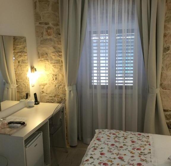 舒适型房间, Palace Tartaglia