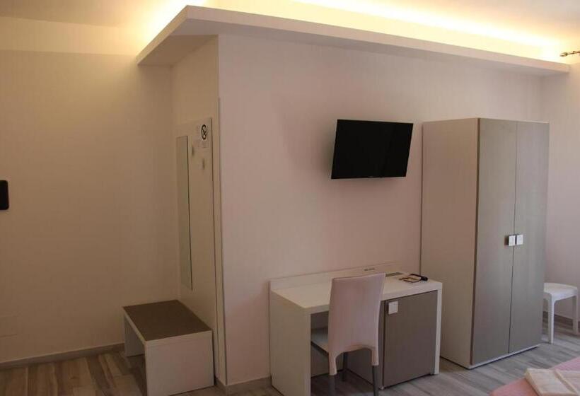 Трехместный Номер Стандарт с Балконом, B&b Selene