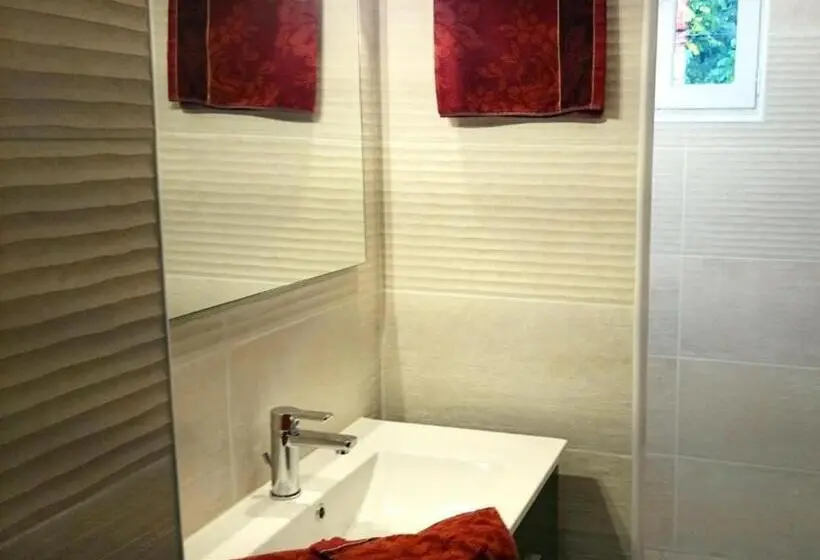اتاق استاندارد با سرویس بهداشتی مشترک, Le Clos Chez Michel