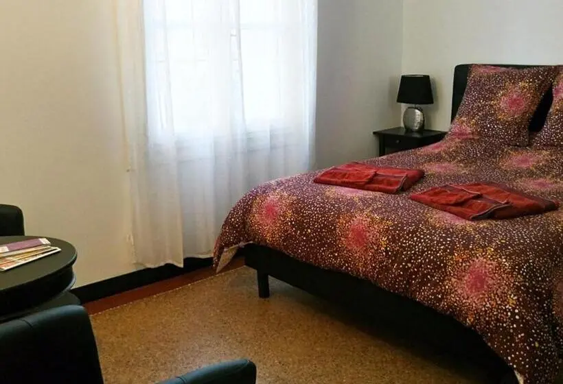 اتاق استاندارد با سرویس بهداشتی مشترک, Le Clos Chez Michel