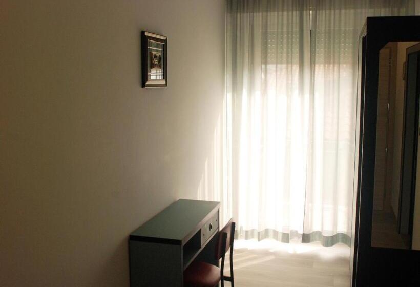 バルコニー付きシングルスタンダードルーム, Caravelle