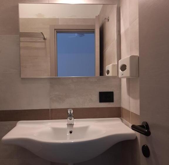 バルコニー付きシングルスタンダードルーム, Caravelle