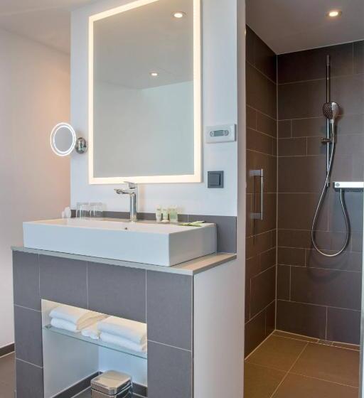 Люкс с Балконом, Courtyard By Marriott Wolfsburg