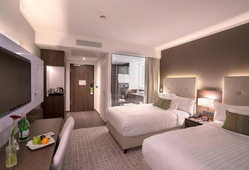 Номер Стандарт Вид на Озеро, Courtyard By Marriott Wolfsburg