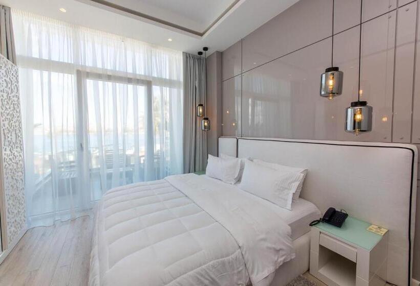 غرفة ديلوكس مطلّة علي البحر مزوَّدة بشُرفة, Demi