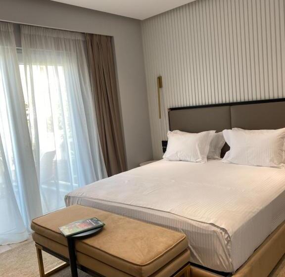 غرفة ديلوكس مطلّة علي البحر مزوَّدة بشُرفة, Demi