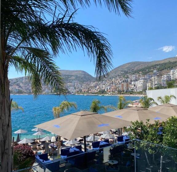 غرفة ديلوكس مطلّة علي البحر مزوَّدة بشُرفة, Demi