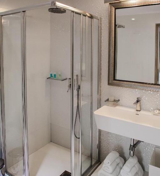 غرفة قياسية إطلالة جانبية علي البحر, Demi