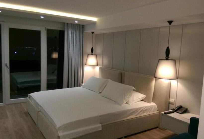 غرفة قياسية إطلالة جانبية علي البحر, Demi