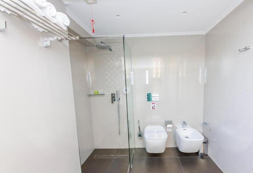 غرفة قياسية إطلالة جانبية علي البحر, Demi