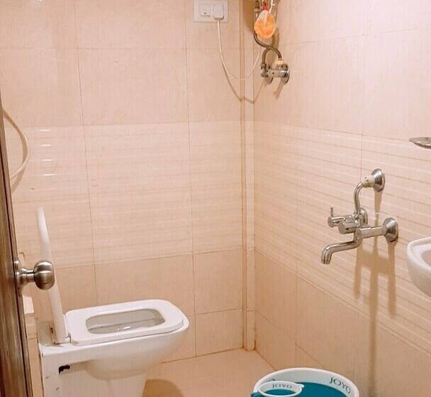 Номер Deluxe, Happyland