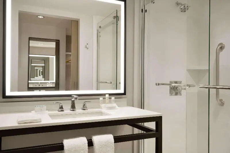 キングサイズベッドのスタンダードルーム, Hilton Garden Inn Newtown Square Radnor