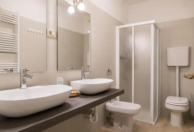 اتاق استاندارد با بالکن, Roma