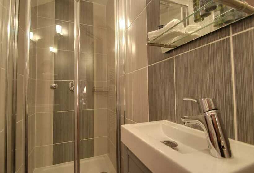 标准单人间, The Suffolk