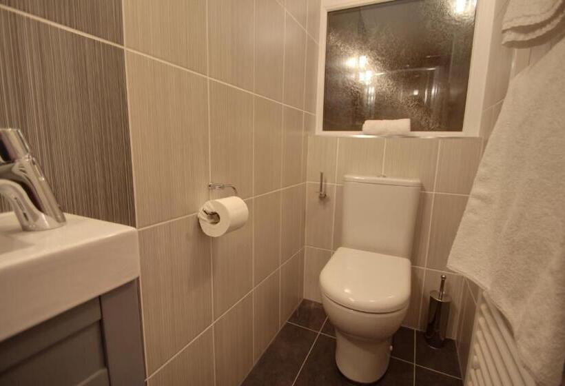 标准单人间, The Suffolk