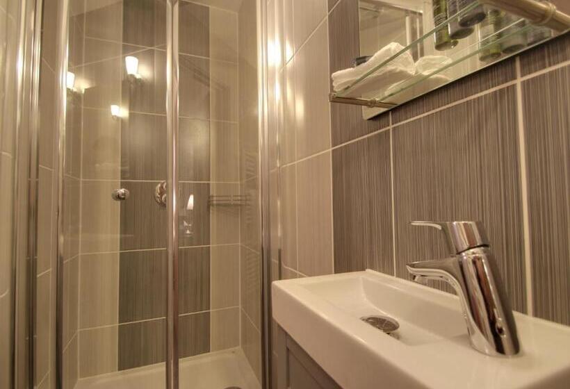 标准单人间, The Suffolk