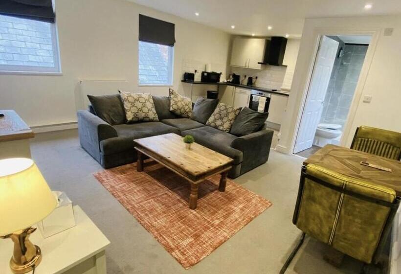 标准间, The Suffolk