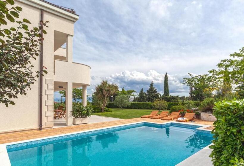 Апартаменты 1 Спальня Вид на Сад, Luxury Apartments Klara