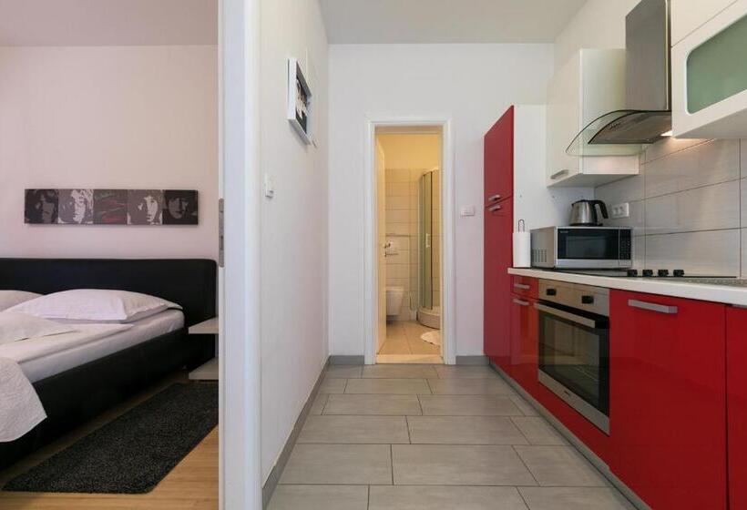 Апартаменты 1 Спальня Вид на Сад, Luxury Apartments Klara