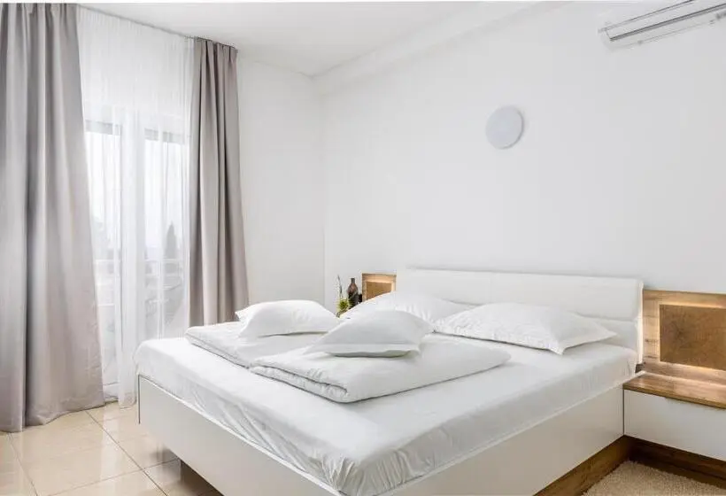 Habitación Deluxe Vista Mar con Balcón, Luxury Apartments Klara