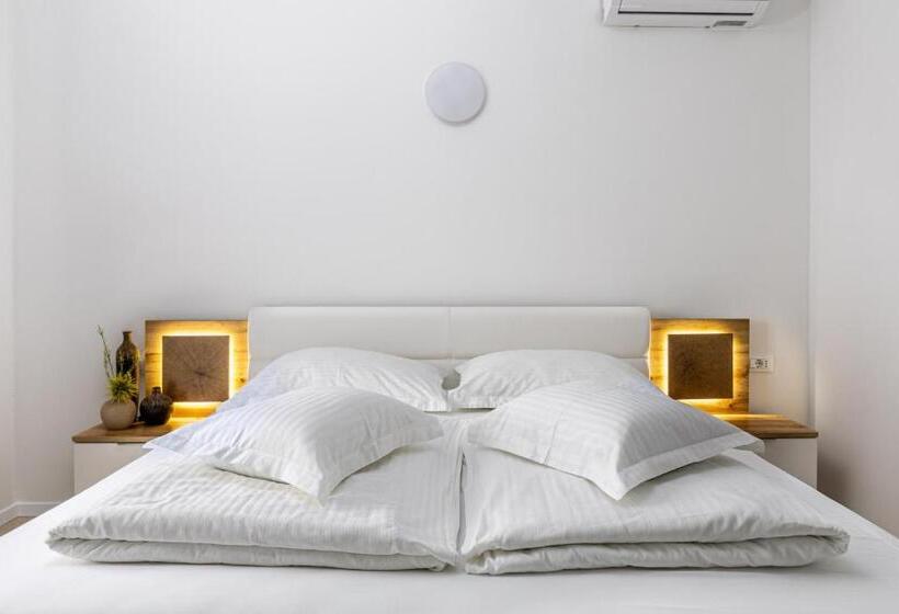 Номер Deluxe Вид на Море с Балконом, Luxury Apartments Klara