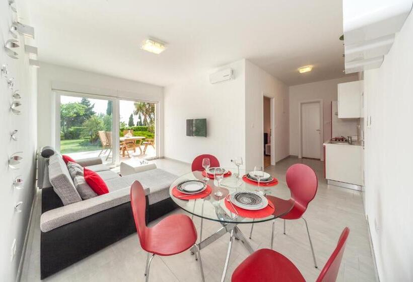 Апартаменты 1 Спальня Вид на Сад, Luxury Apartments Klara