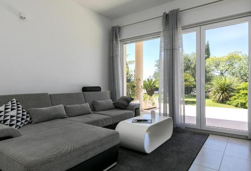 Апартаменты 1 Спальня Вид на Сад, Luxury Apartments Klara