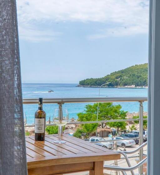 Triple Room Sea View, Rondo's