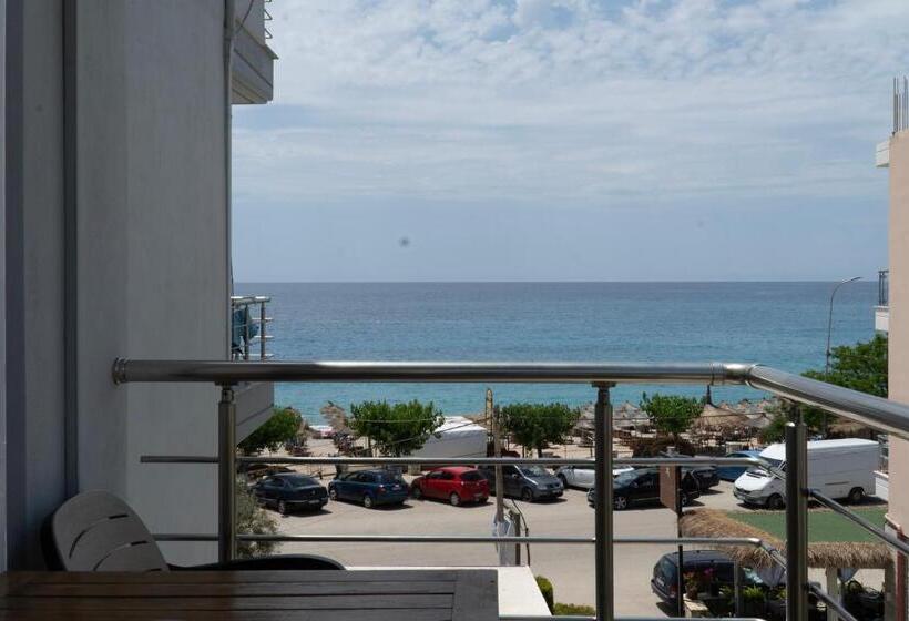 חדר סטנדרט עם מרפסת, Rondo's